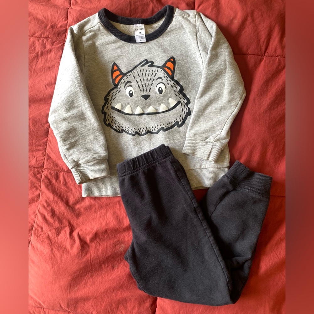 Kids’ 5T 2-Piece Set - Cute Glow in the Dark Monster👹 sweatshirt & sweatpants